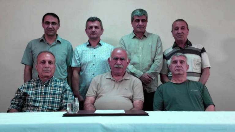 ikinci-cagrida-uc-yeni-isim-yer-aldi-ocalanin-videosunda-yanindaki-kisiler-kim-TxkvPhpl.png