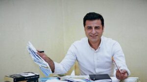 chpden selahattin demirtasa ziyaret cumhuriyetimizi demokrasiyle hukuk devletiyle ifade ozgurluguyle mutlaka yeniden bulusturacagiz CB1z1BcH.jpg