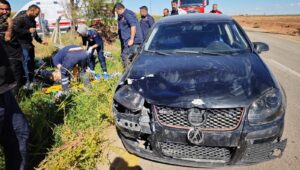 mardinde otomobil ile motosikletin carpistigi kazada 1 kisi yaralandi TUvHX2Zi.jpg
