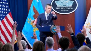 pentagonda muhabir krizi trump yonetimi imza atmayan gazetecileri kovuyor qAcNuJit.jpg
